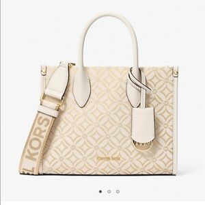 Brand new Michael Kors crossbody!!! Too small for me